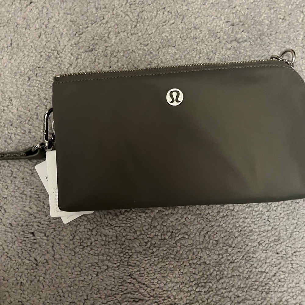 Lululemon wristlet NWT